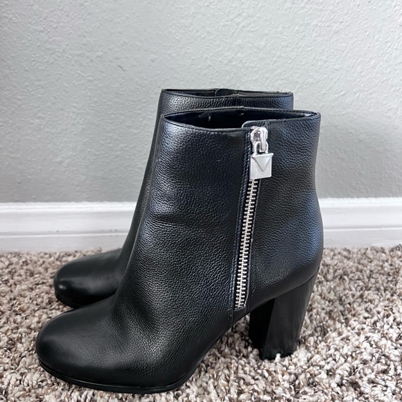 Michael Kors FRENCHIE Booties - Picture 2 of 7